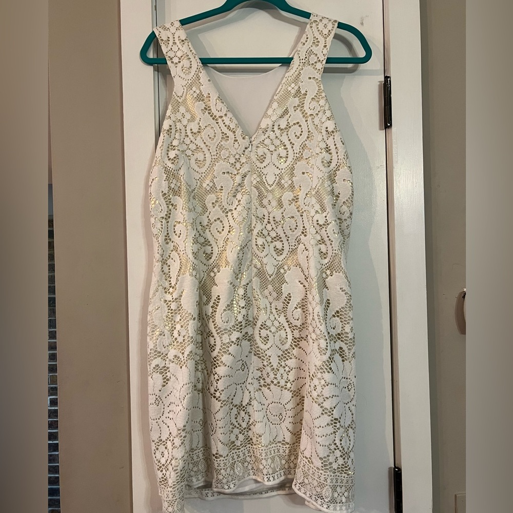 Lilly PulitzerSize 14, EUC, Resort White, engineered seahorse lace Largo dress.